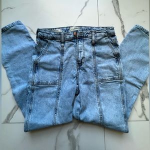 Universal thread high rise slim straight jeans size 4